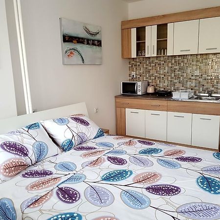 Central Square Apartment Скопье Экстерьер фото