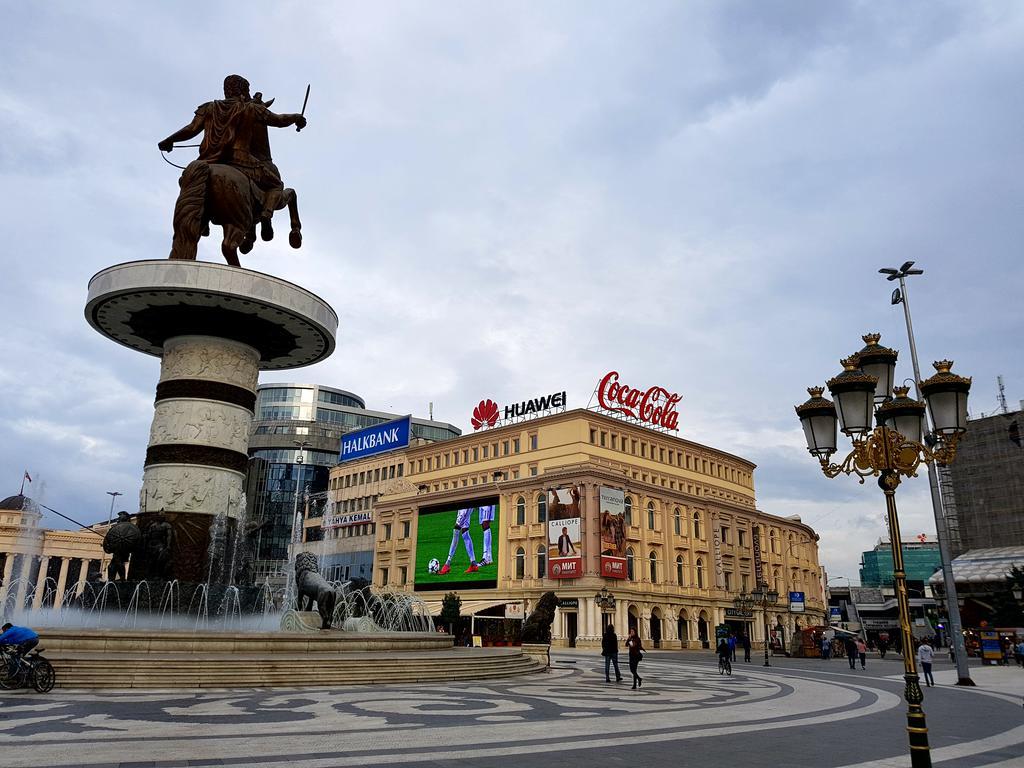 Central Square Apartment Скопье Экстерьер фото