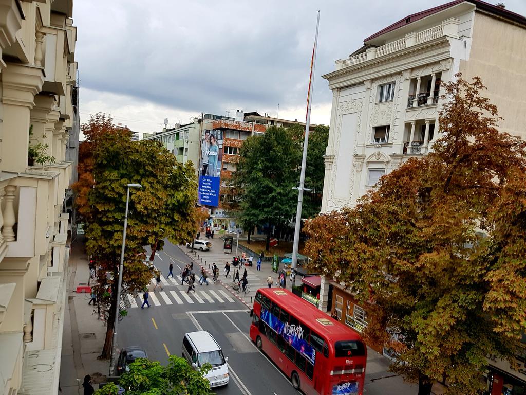 Central Square Apartment Скопье Экстерьер фото