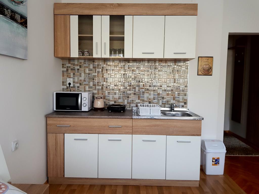 Central Square Apartment Скопье Экстерьер фото
